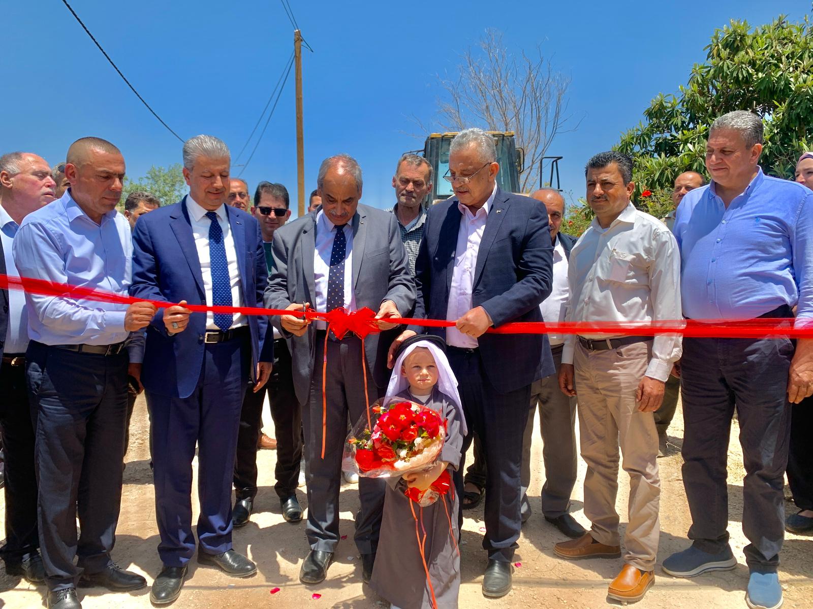 إزاحة الستار عن حجر الأساس لمشاريع تأهيل طرق في محافظة طولكرم